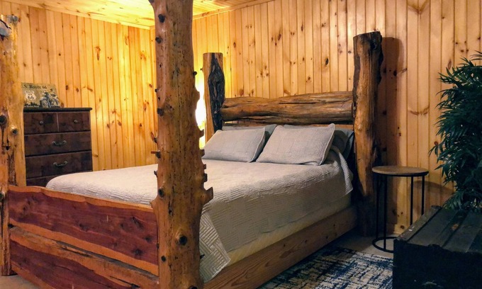 Butler Cabin | Twisted Vines Cabin -Tiny Home Near Watauga Lake