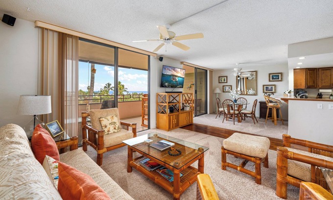 Kahaluu Bay Condo | Two-Bed, Two-Bath Condo on Alii Drive, Steps From Magic's Beach Grill!