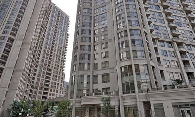 Downtown Mississauga Apartment | Two bedroom apartment with secure parking, 1 minute walk from Celebration square