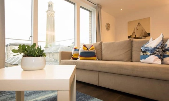 London Borough of Hounslow Apartment | Two-Bedroom Apartment Kew Gardens/Chiswick