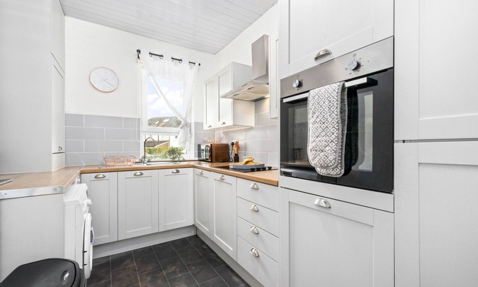 Motherwell Apartment | Two Bedroom Apartment by Klass Living Serviced Accommodation Motherwell - Anderson Apartment With WiFi &Parking