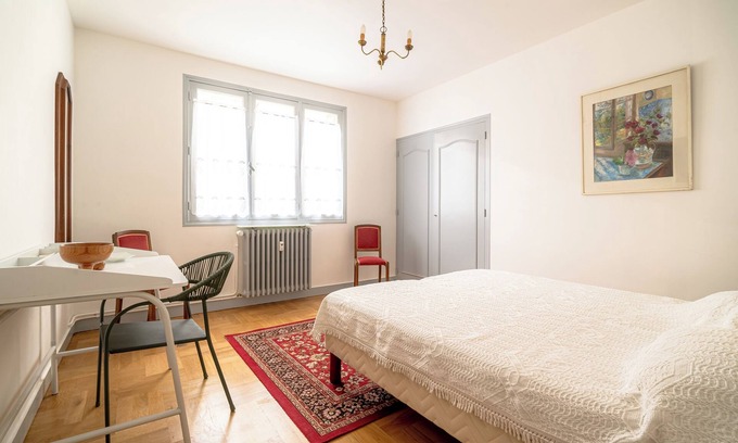 Limoges Apartment | Two-bedroom apartment with kitchen and living room