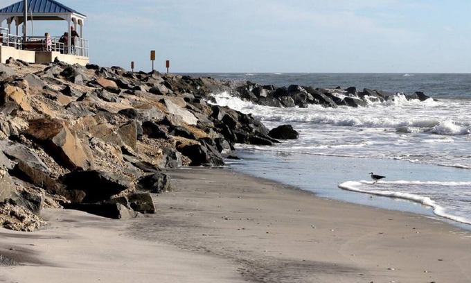 North Wildwood Condo | Two Bedroom Beachfront Ocean View, Pool and parking.