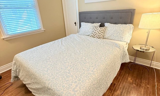Burlington House | Two Bedroom Bungalow Closer to Burlington Downtown - Sleeps 6. Close to Downtown