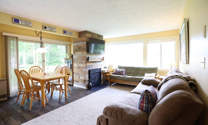 Waterville Valley Condo | Two Bedroom Condo Near Waterville Valley Town Square! (SS9V)