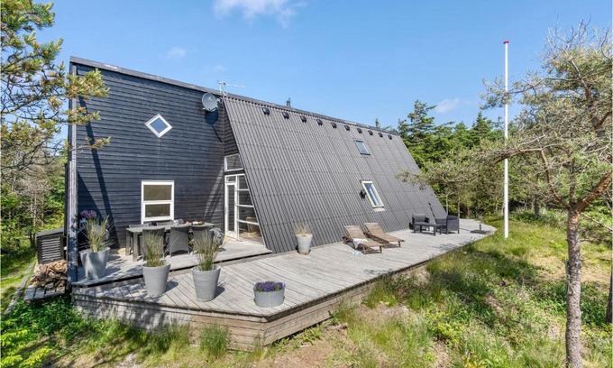 Fjand Badeby House | Two-Bedroom Holiday Home In Ulfborg
