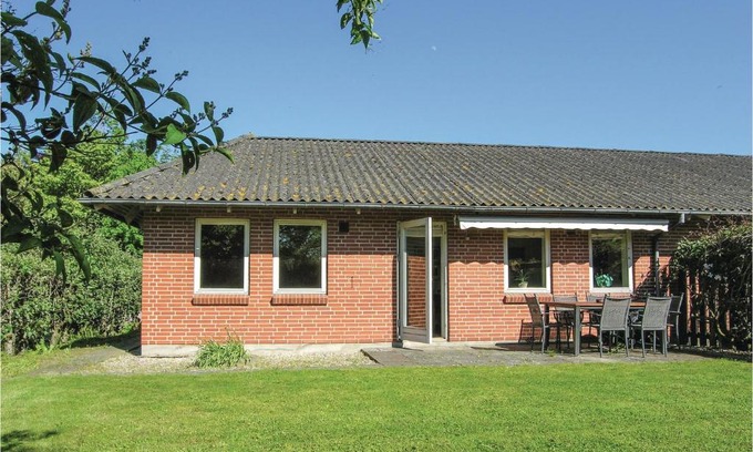 Humble House | Two-Bedroom Holiday Home In Humble
