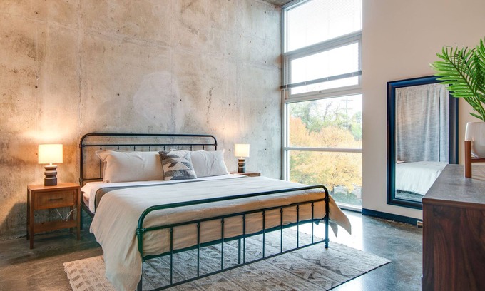 The Gulch Apartment | Two Bedroom Loft in Trendy Gulch!