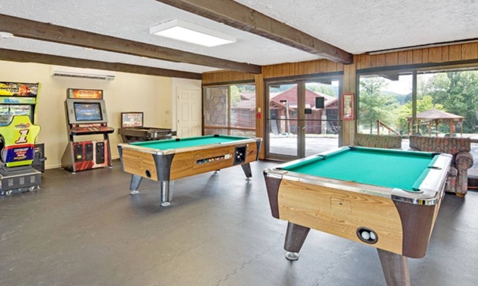 Pittman Center Condo | Two Bedroom Luxury Condo, Gatlinburg, TN (1948841)
