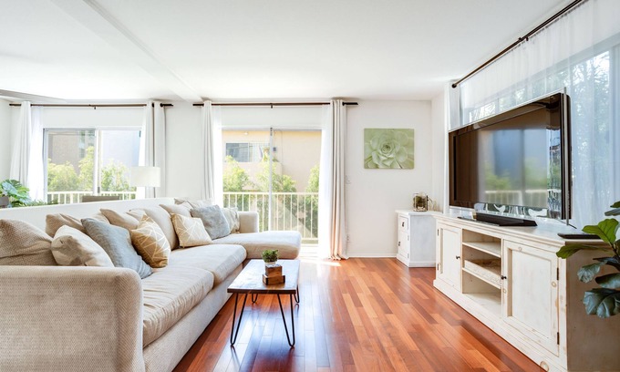 Palms Apartment | Two bedroom Townhome with huge private yard, patios, laundry, & garage parking!