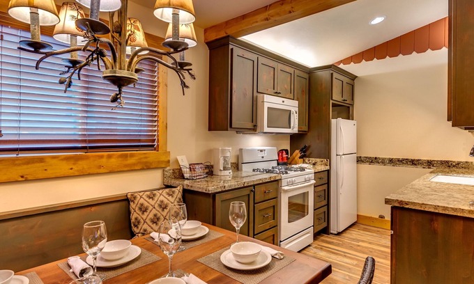 Tahoe Vista Cabin | Two Bedroom Two Bath Cabin
