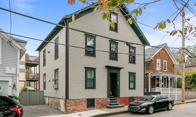 Newport Apartment | Two-bedroom, two bath vacation rental in Newport w/parking. Blocks from water