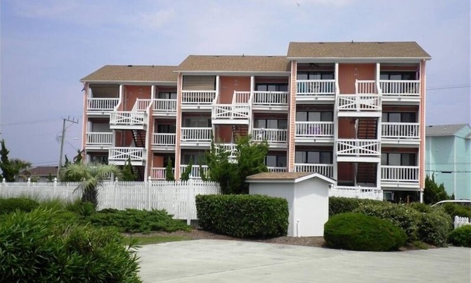 North Carolina Coast Condo | Two Decks; Ocean and Pool Views from Third Floor; Walk to Pier