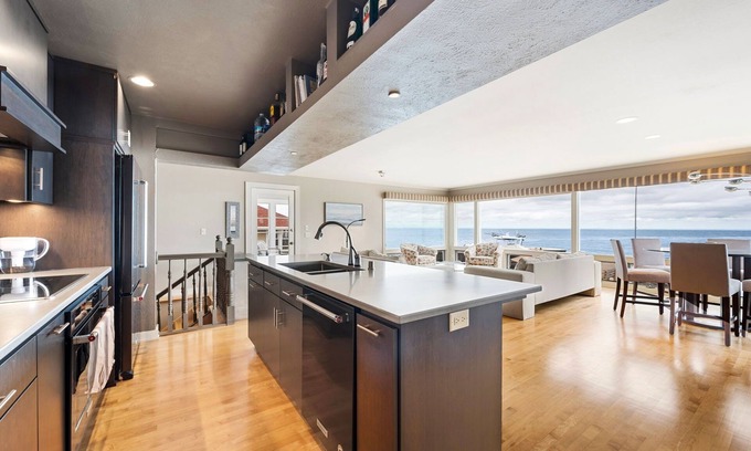 Egg Harbor House | Two Egg Harbor Waterfront Cottages with Sauna and Firepit