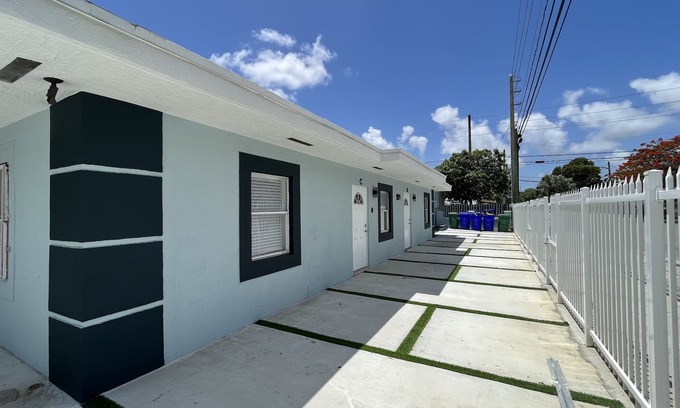 Allapattah House | Two in One! Huge Vacation Home in Miami