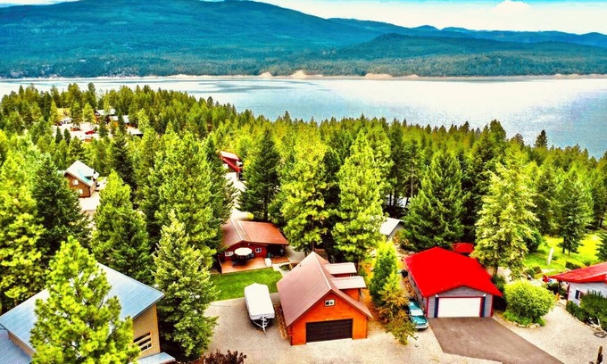Rexford Cabin | Two Montana Lake Cabins Koocanusa near Whitefish and Glacier National Park