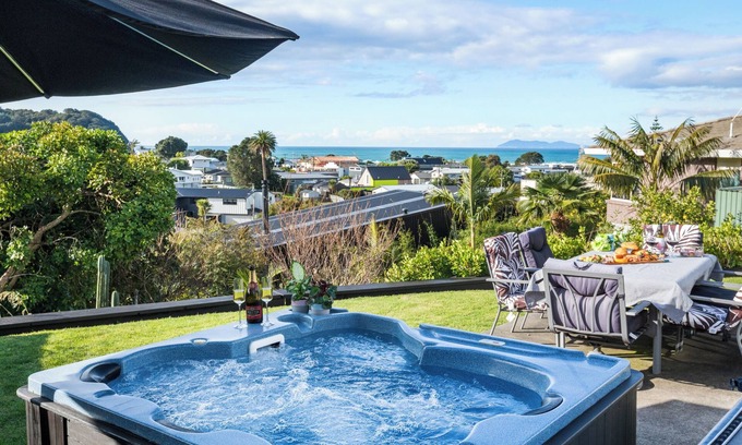 Waihi Beach House | Two Palms - Waihi Beach Holiday Apartment