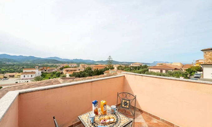 Tanaunella Apartment | Two room flat with stunning terrace near Budoni