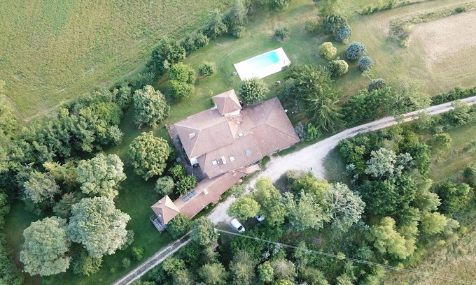 Villefranche House | Two self-catering apartment with pool, Pyrénées views and many amenities