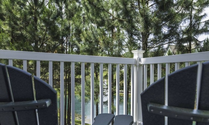 Lackey Resort | Two Stay: High-End Cottages Near Trails, Museums & Colonial District Attractions