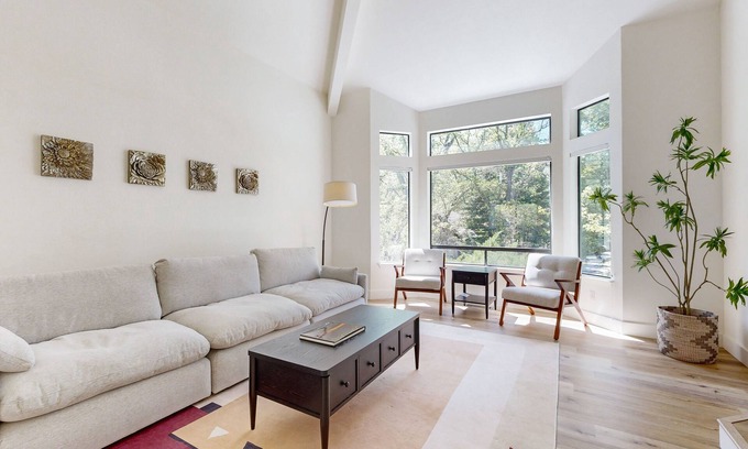 Groveland House | Two-story golf course-adjacent getaway with a patio, washer/dryer, central AC
