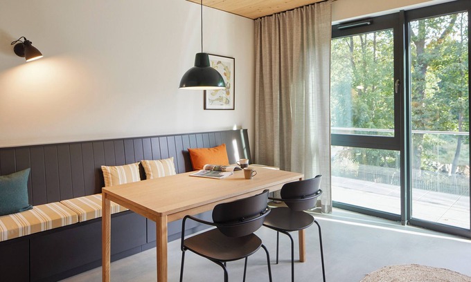 Hohwacht Apartment | Two-story maisonette with a view of the greenery.