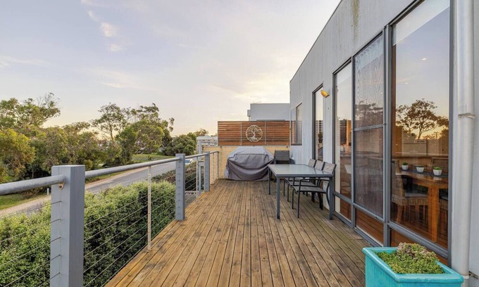 Torquay Villa | Two Story, Torquay Holiday Home with Large Balcony | Golf Course