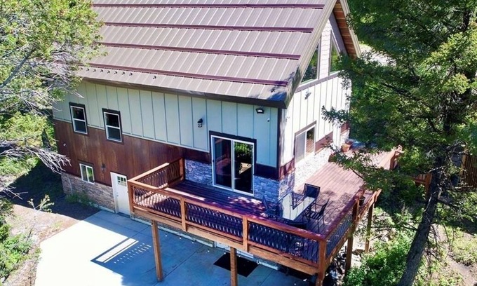 Island Park Cabin | Two Top Stop - Newly built cabin, 16m from Yellowstone, across from Henry's Lake