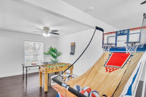 North San Antonio - SAT House | TX1 House Sauna & Game Room Fun For Groups