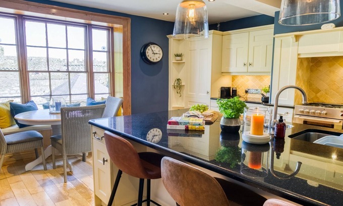 Beaumaris Cottage | Ty Castell - a town that sleeps 10 guests in 5 bedrooms