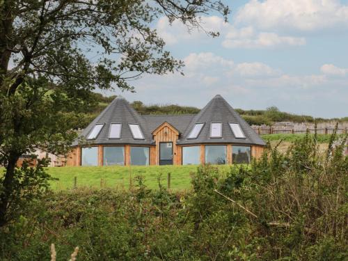 Cribyn House | Ty Crwn - The Roundhouse