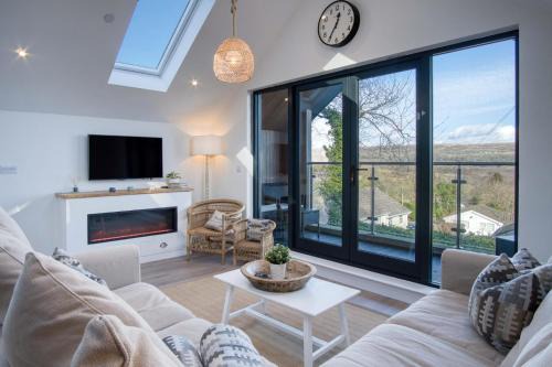 Oxwich House | Ty Florence - 3 Bedroom Cottage - Bayview Oxwich