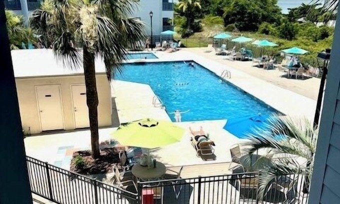 Tybee Island Condo | Tybee Island condo in the Savannah Beach and Racquet Club