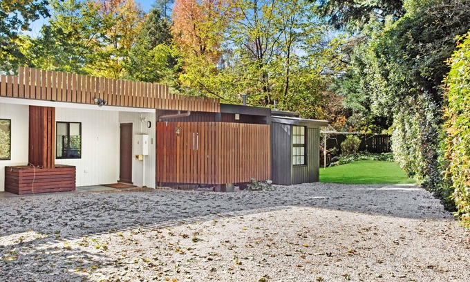 Bright Apartment | Tyntynder Garden Cottage 4