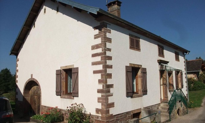 Fougerolles Cottage | Typical quiet house with fireplace and garage