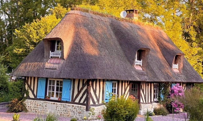 Quetteville House | Typical cottage and outbuilding near Honfleur and Deauville