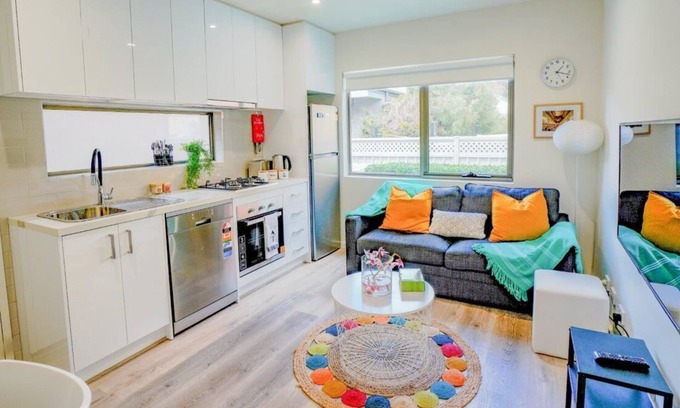 Brunswick Apartment | U1 Brunswick Living Ground Patio Close to APT and CBD Free Wifi Tram at Doorstep