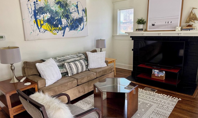 Five Points South Apartment | UAB 2bd2bth 5 mins walk to EAT & SHOP