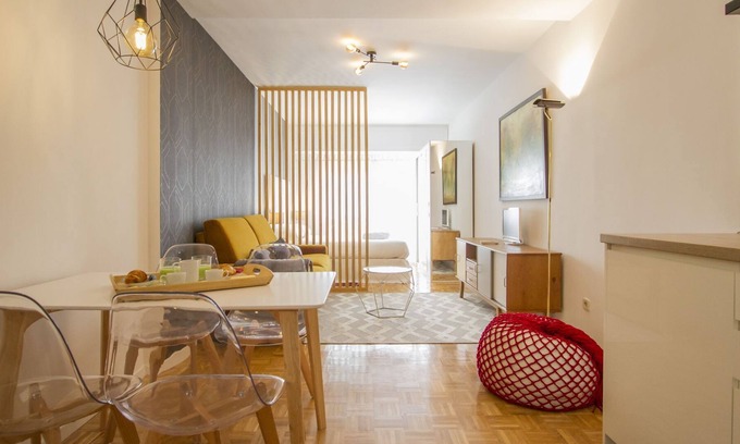 Atocha Apartment | UD Apartments - Atocha Stylish with Pool