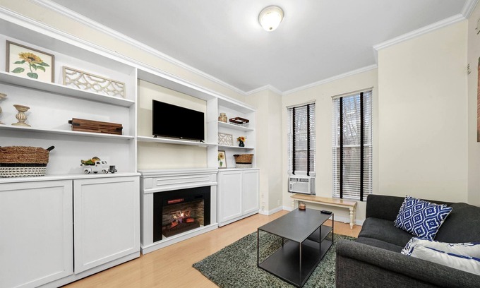 University Village / Little Italy Apartment | UIC/Little Italy - Historic 2 Bed 1 Bath Apt. WITH FREE PARKING!