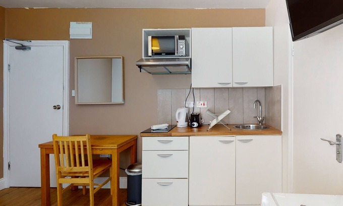 Childs Hill Apartment | UK.LO.FCL4 - Comfortable studio with kitchenette in Hampstead