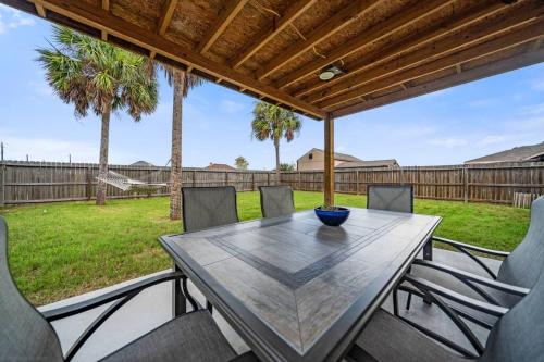 Flour Bluff House | Ultimate Comfort & Relaxation- Palm Family Oasis