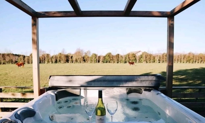 Prebbleton Cottage | Ultimate Country Spa Getaway (Ohana)