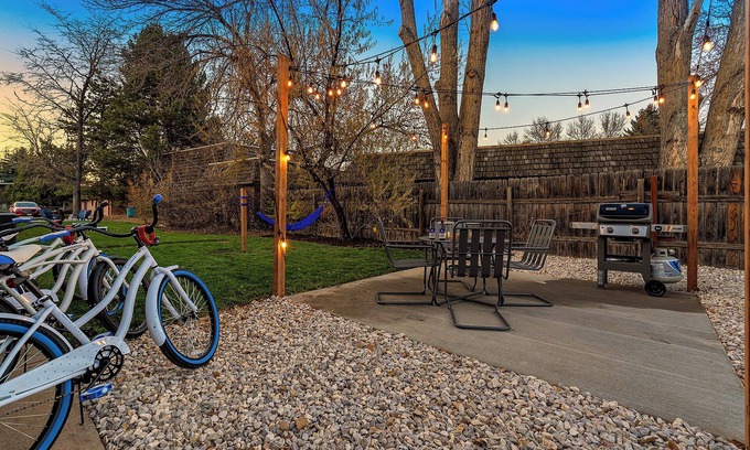 University Acres House | Ultimate Group Getaway | Big Yard, Fire Pit, Grill
