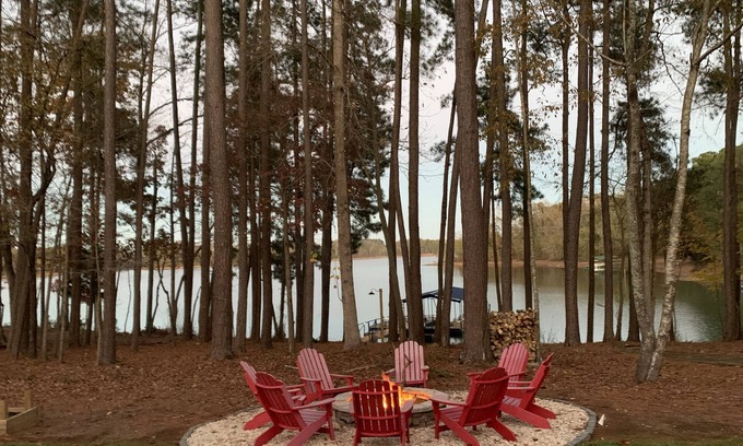 Seneca House | Ultimate Lakefront Retreat – 10 Minutes to Clemson with Dock and Big Views