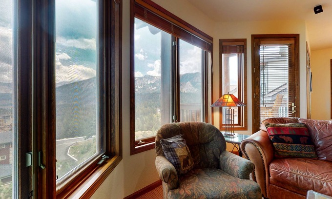 Mammoth Lakes Condo | Ultimate Summer Get-A-Way. Unbeatable Views, Private Laundry, Near Trails