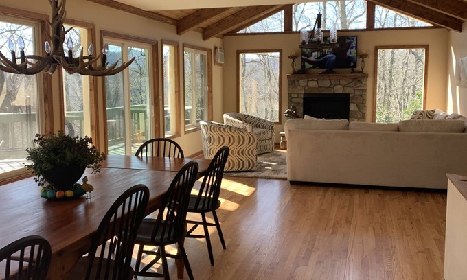 Newland Cottage | Ultimate Vacation Cottage with 6 passenger golf cart available for small fee!