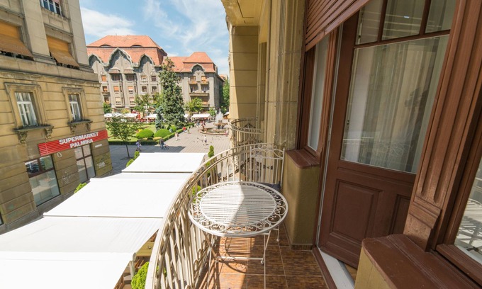 Old City Apartment | Ultra Central Apartment In Historical Building With Balcony