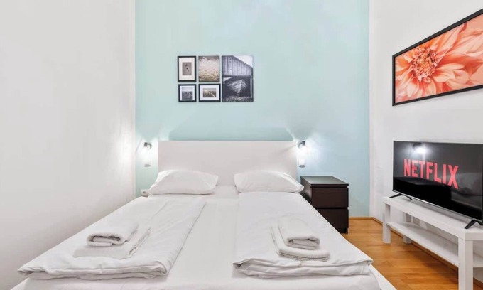 Mariahilf Apartment | ultra fast wifi | free parking | air con