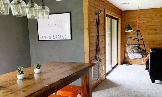 Champion Condo | Ultra-hip, Family-Friendly, Modern Space- Enjoy all 7 Springs has to offer!
